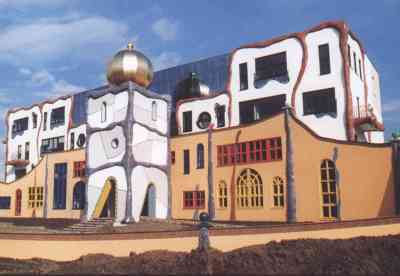 Необычные дома мира Unknown_hundertwasser_building