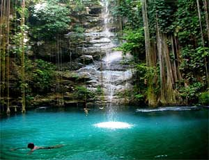 Mexico Ik-Kil Cenote