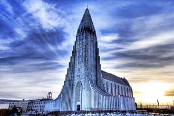 HallgrÃmskirkja, wider view