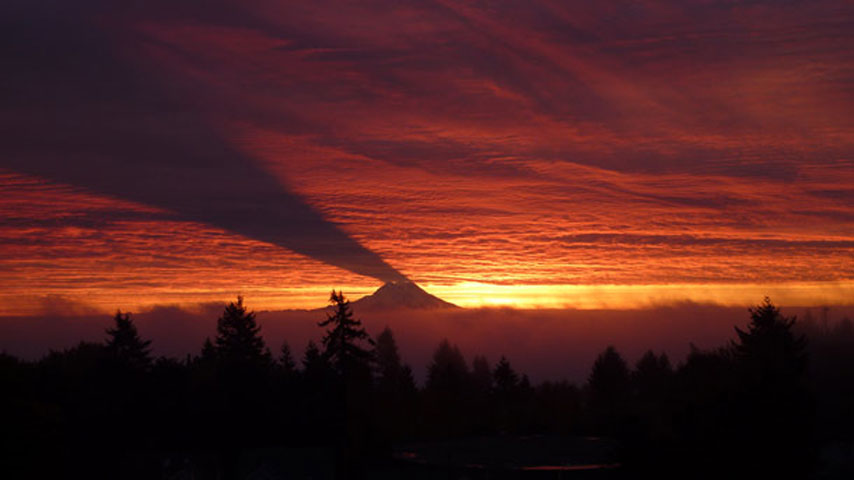 Mt Ranier Looks Sunister